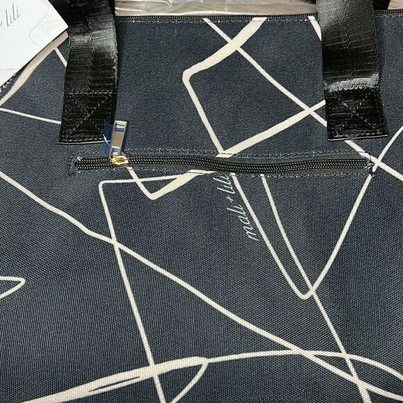 Mali + Lili Weekender Bag in Black Abstract - Picture 9 of 12